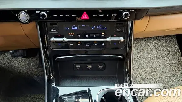 Kia Carnival 2021 — Photo 10/34