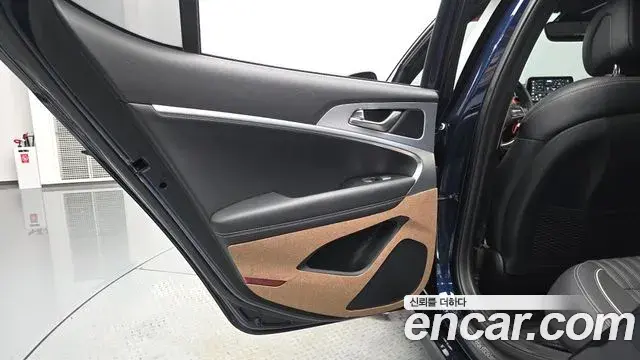 Genesis G70 2019 — Photo 25/37