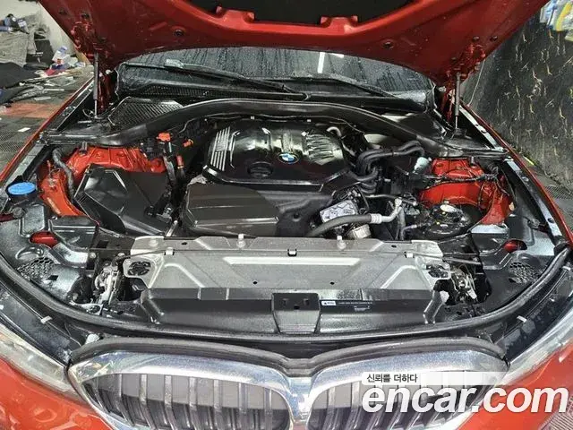 BMW 3 Series 2020 — ფოტო 15/20