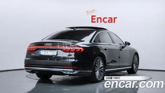 Audi A8 2021 — Фото 1/20