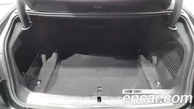 Audi A8 2021 — Фото 16/20