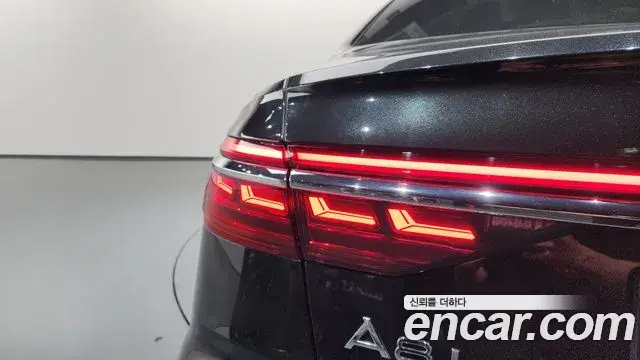 Audi A8 2021 — Photo 32/37