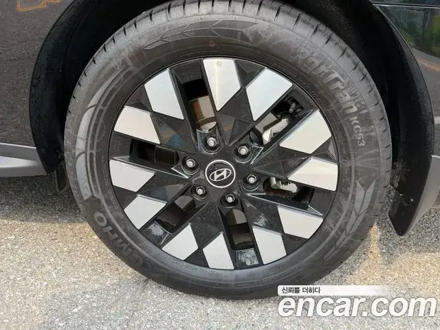 Hyundai Staria 2025 — ფოტო 14/16