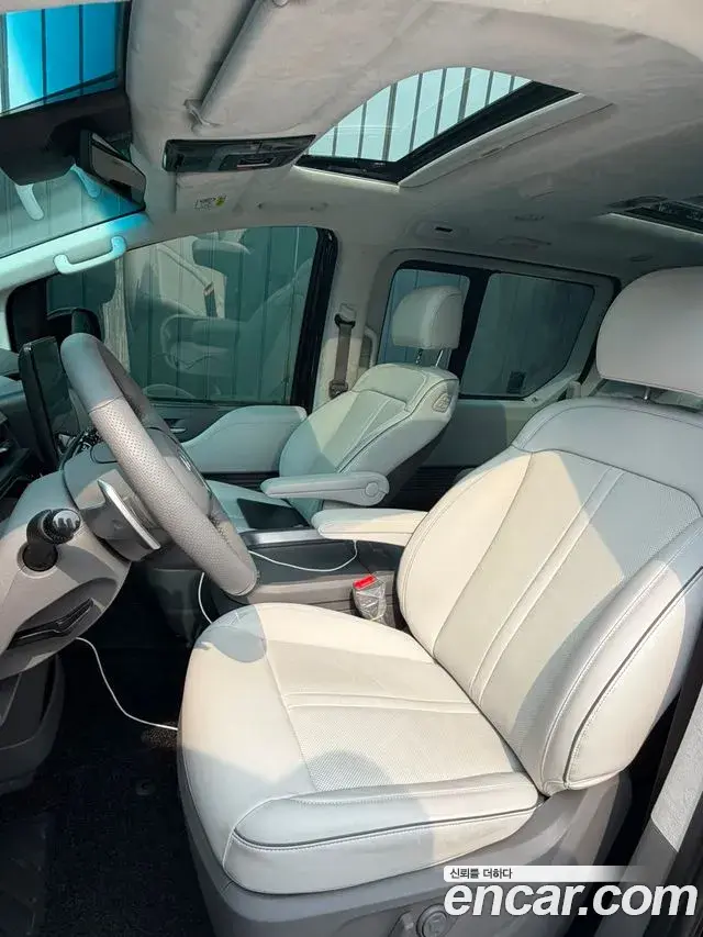 Hyundai Staria 2025 — ფოტო 13/16