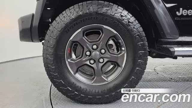 Jeep Gladiator 2021 — Photo 14/30