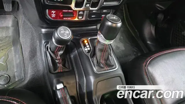 Jeep Gladiator 2021 — Photo 18/30