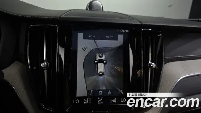 Volvo XC60 2020 — Şəkil 31/32