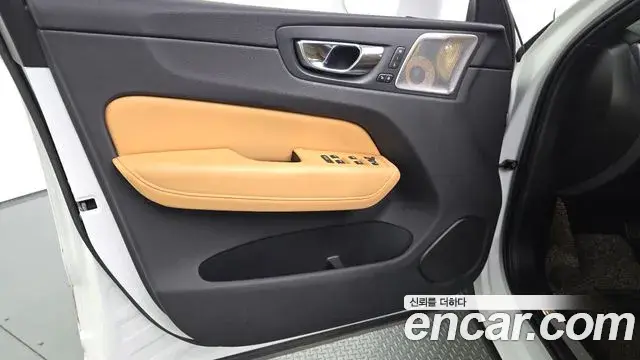 Volvo XC60 2020 — Şəkil 32/32