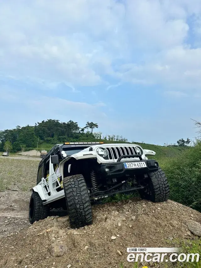 Jeep Wrangler 2020 — Photo 16/32