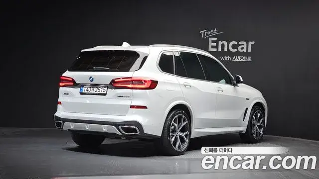 BMW X5 2021 — Фото 1/20