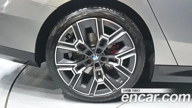 BMW 5 Series 2025 — Photo 3/31