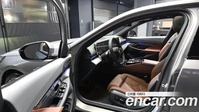 BMW 5 Series 2025 — Photo 26/31