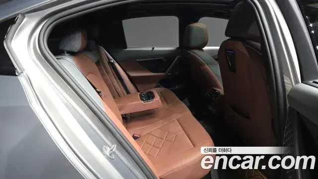 BMW 5 Series 2025 — Photo 28/31