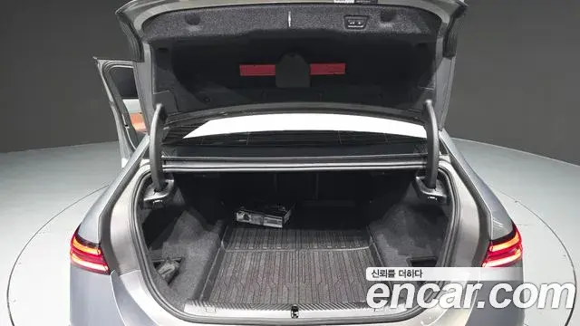 BMW 5 Series 2025 — Photo 29/31