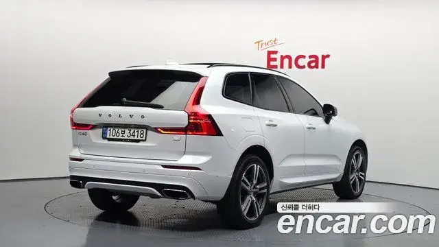 Volvo XC60 2021 — ფოტო 27/31