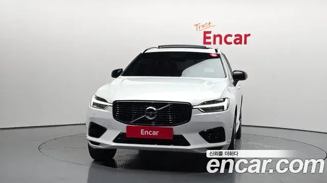 Volvo XC60 2021 — ფოტო 12/31