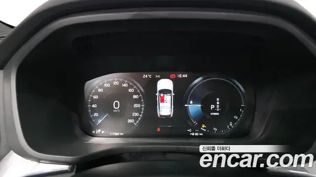 Volvo XC60 2021 — ფოტო 28/31