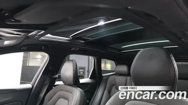 Volvo XC60 2021 — ფოტო 31/31