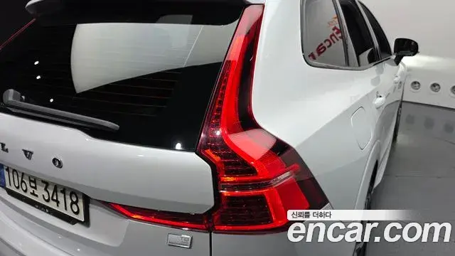 Volvo XC60 2021 — ფოტო 26/31