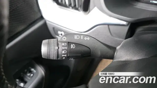 Volvo XC60 2021 — ფოტო 16/31