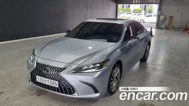 Lexus ES300h 2023 — Şəkil 16/17