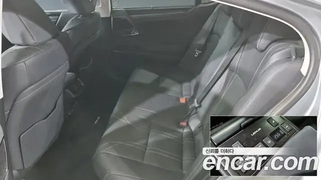 Lexus ES300h 2023 — Şəkil 9/17