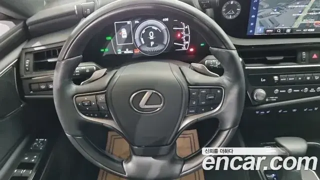 Lexus ES300h 2023 — Şəkil 8/17