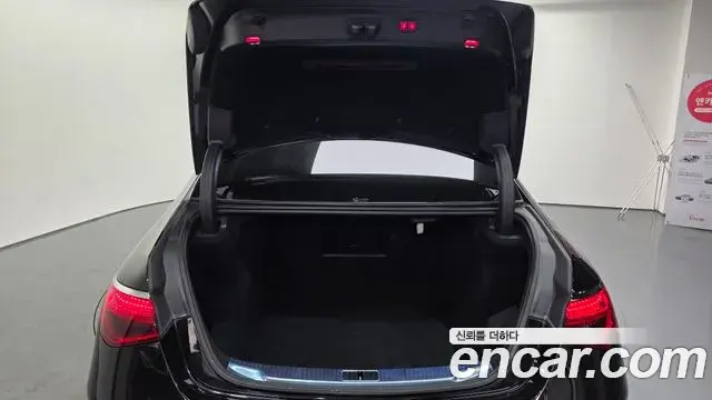 Mercedes-Benz S-Class 2022 — Photo 12/20
