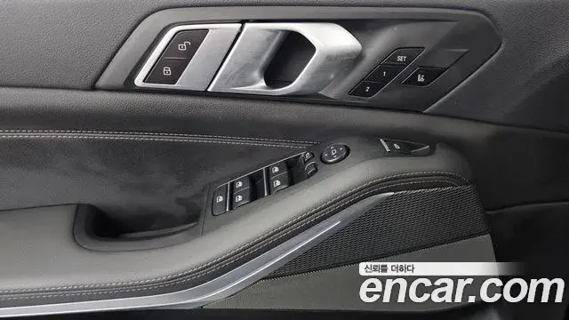 BMW X5 2021 — Photo 8/35