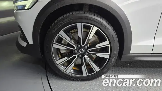 Volvo V60 Cross Country 2021 — Şəkil 7/20