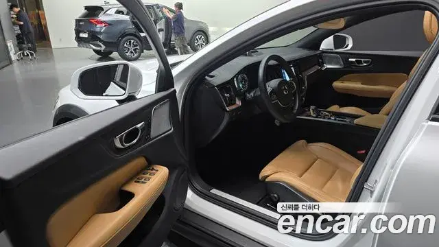 Volvo V60 Cross Country 2021 — Şəkil 4/20