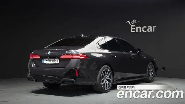 BMW 5 Series 2025 — Photo 2/20