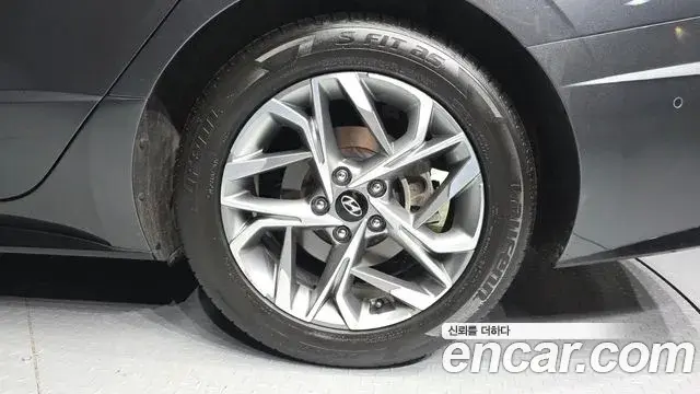Hyundai Sonata Hybrid 2022 — Photo 10/31
