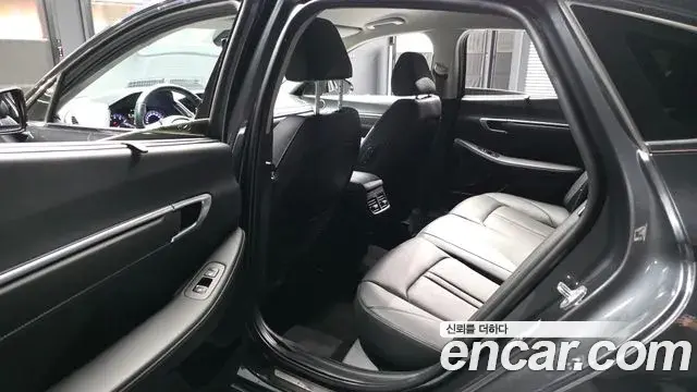 Hyundai Sonata Hybrid 2022 — Photo 18/31