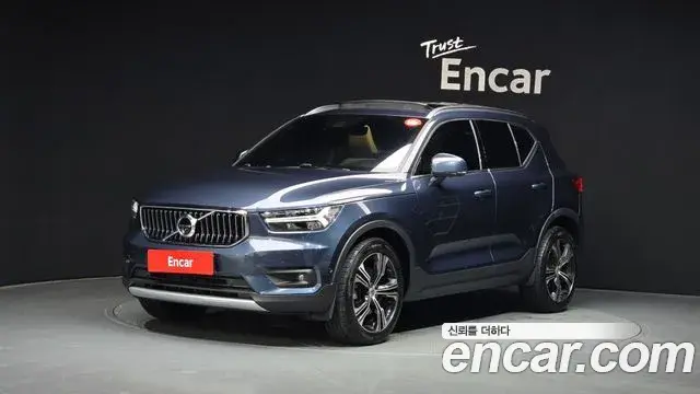 Volvo XC40 2021 — Фото 1/20