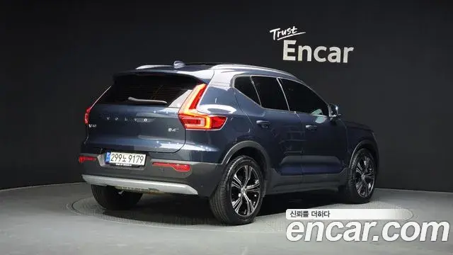Volvo XC40 2021 — Фото 2/20