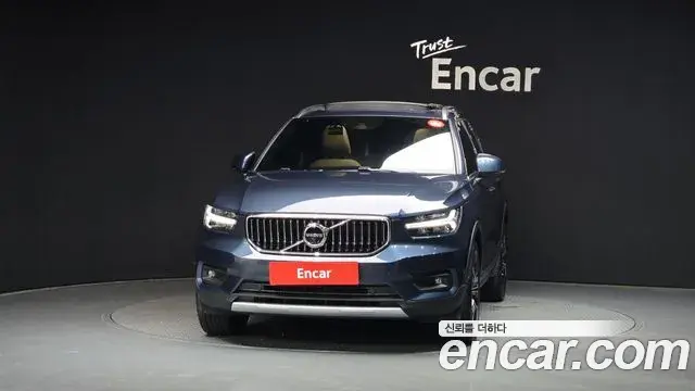 Volvo XC40 2021 — Фото 3/20