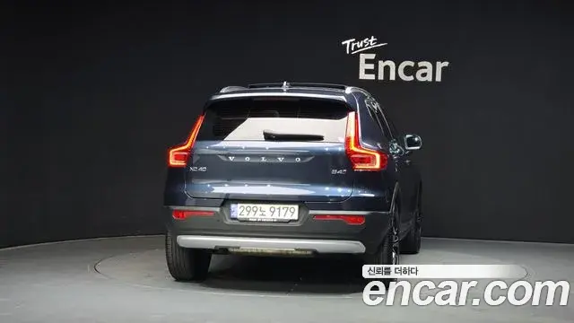 Volvo XC40 2021 — Фото 4/20