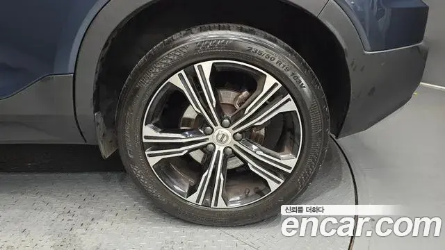 Volvo XC40 2021 — Şəkil 5/33