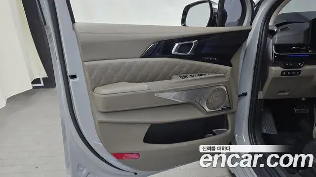Kia Carnival 2024 — Photo 18/35