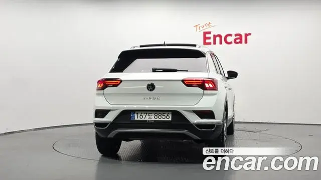 Volkswagen T-Roc 2021 — ფოტო 30/30