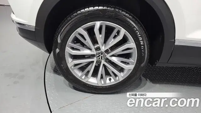 Volkswagen T-Roc 2021 — ფოტო 22/30