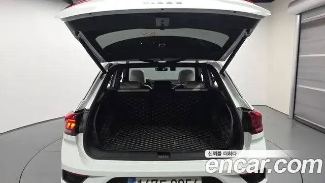 Volkswagen T-Roc 2021 — ფოტო 1/30