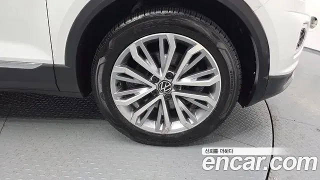 Volkswagen T-Roc 2021 — ფოტო 28/30