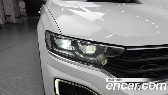 Volkswagen T-Roc 2021 — ფოტო 17/30