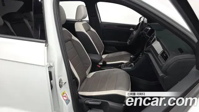 Volkswagen T-Roc 2021 — ფოტო 14/30