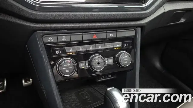 Volkswagen T-Roc 2021 — ფოტო 21/30