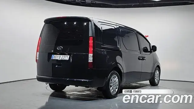 Hyundai Staria 2023 — ფოტო 20/32