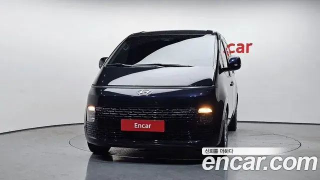 Hyundai Staria 2023 — ფოტო 2/32