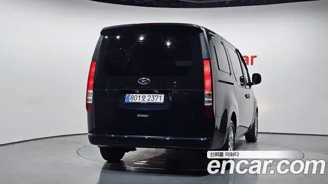 Hyundai Staria 2023 — ფოტო 31/32